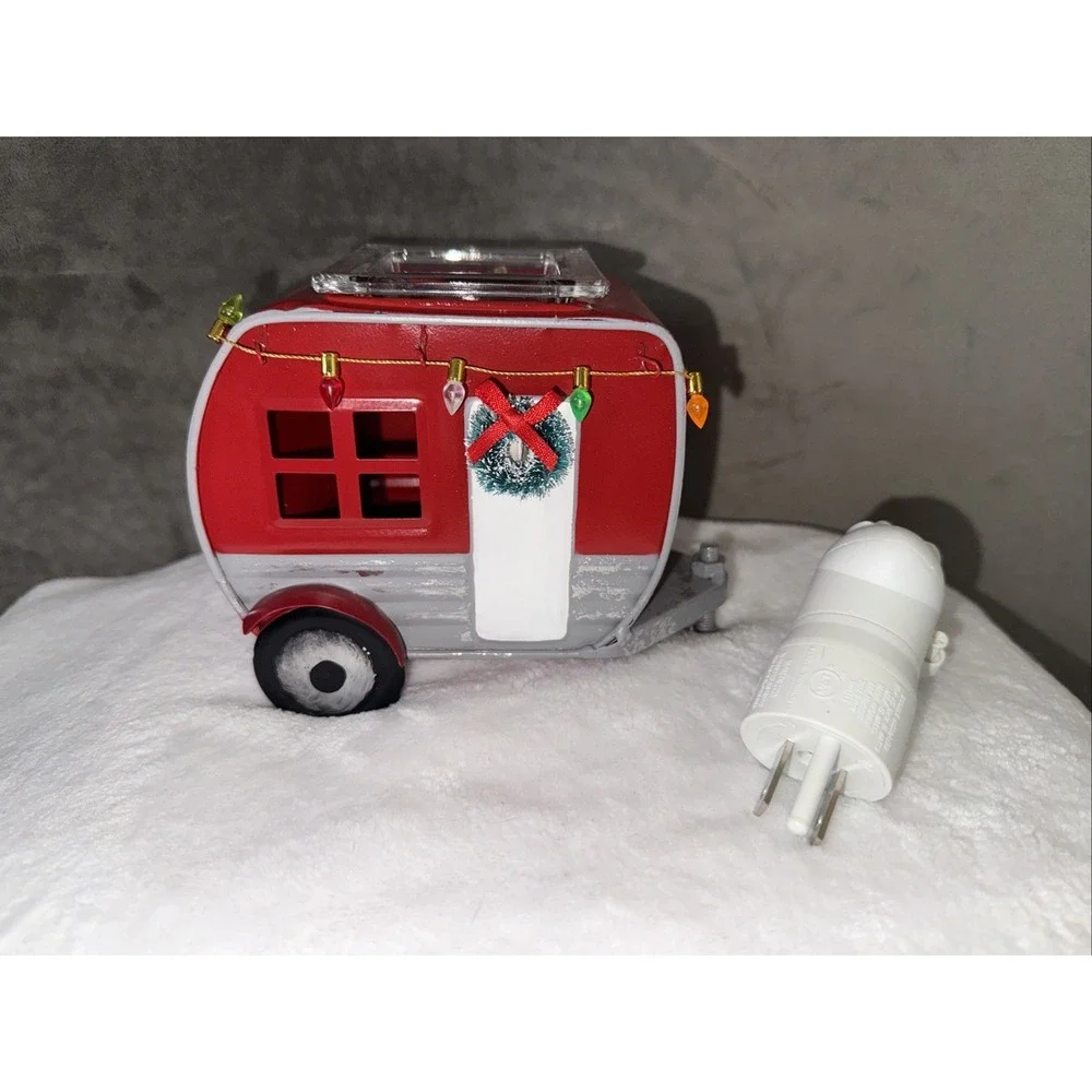 Scentsy 2019 Christmas‎ Camper Decorated for the Holidays Full-Size Warmer